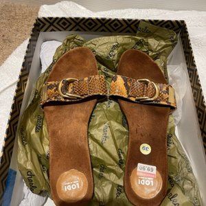 brand new designer sandals from Ca./never worn in box nwt!!!!!!!!!